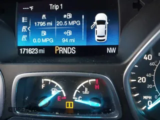 2017 Ford Escape SE z VIN 1FMCU0GD5HUB35744, wystawiony jako IAAI lot #41389972 z przebiegiem 171 623 mil mil oraz . Historia ofert i sprzedaży dostępna na DreamBid. Obrazek 16.