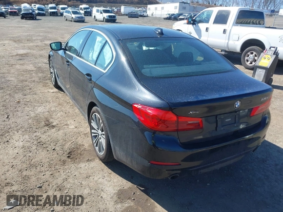 2019 BMW 5 Series 530i xDrive z VIN WBAJA7C57KWW27356, wystawiony jako IAAI lot #41711504 z przebiegiem 183 294 mil mil oraz . Historia ofert i sprzedaży dostępna na DreamBid. Obrazek 3.