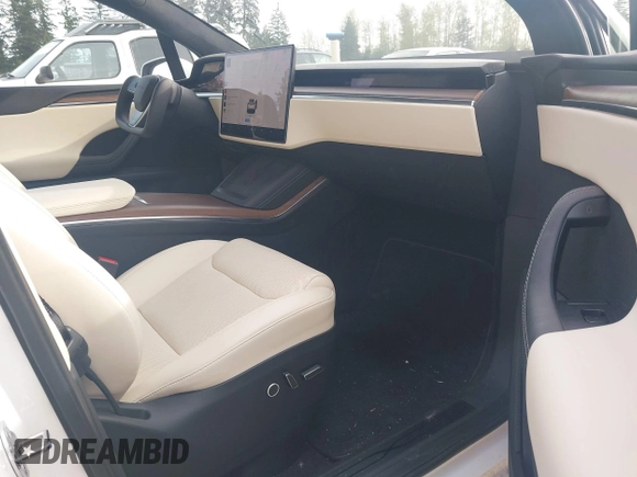 2022 Tesla Model X with VIN 7SAXCBE54NF363113, listed as a IAAI auction lot 41978397 with 27,166 mi miles. Bid and sale history available at carsss.com. Image 5.