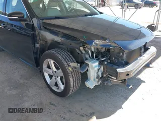 2013 Volkswagen Passat SE с VIN 1VWBP7A34DC108628, выставлен на аукционе IAAI как лот 42086759 с пробегом 148 321 миль миль и . История ставок и продаж доступна на DreamBid. Изображение 6.