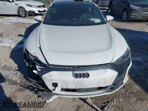 2024 Audi e-tron GT Premium Plus z VIN WAUFJBFW6R7004635, wystawiony jako IAAI lot #41409251 z przebiegiem 7718 mil mil oraz . Historia ofert i sprzedaży dostępna na DreamBid. Obrazek 12.