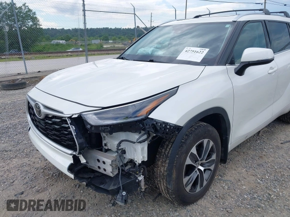 2021 Toyota Highlander XLE with VIN 5TDHZRBH9MS551417, listed as a IAAI auction lot 42751622 with 60,295 mi miles and . Bid and sale history available at DreamBid. Image 18.