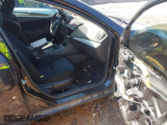 2012 Mazda 3 i Touring z VIN JM1BL1V70C1541141, wystawiony jako IAAI lot #42234171 z przebiegiem 105 737 mil mil oraz . Historia ofert i sprzedaży dostępna na DreamBid. Obrazek 5.