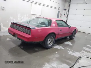 1983 Pontiac Firebird z VIN 1G2AW87H3DN205080, wystawiony jako IAAI lot #41603586 z przebiegiem 83 350 mil mil oraz . Historia ofert i sprzedaży dostępna na DreamBid. Obrazek 4.