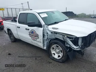 2022 Ram 1500 Tradesman с VIN 1C6SRFCT2NN213959, выставлен на аукционе IAAI как лот 42333437 с пробегом 78 621 миль миль и . История ставок и продаж доступна на DreamBid. Изображение 1.
