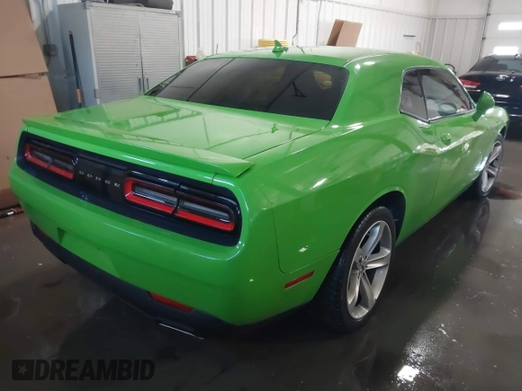 2017 Dodge Challenger SXT z VIN 2C3CDZAG2HH574239, wystawiony jako IAAI lot #41391595 z przebiegiem 92 377 mil mil oraz . Historia ofert i sprzedaży dostępna na DreamBid. Obrazek 4.