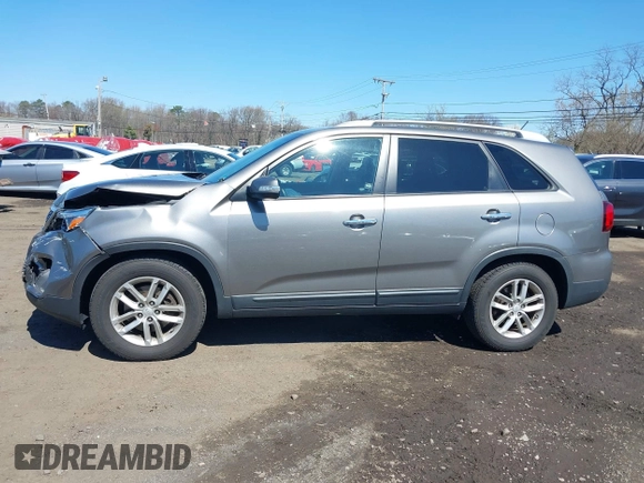 2015 Kia Sorento LX with VIN 5XYKT4A60FG606279, listed as a IAAI auction lot 41972303 with 123,033 mi miles. Bid and sale history available at carsss.com. Image 14.