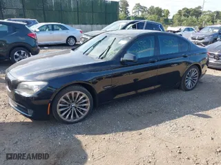 2009 BMW 7 Series 750i with VIN WBAKA83569CY33628, listed as a IAAI auction lot 40363425 with 999,999 mi miles. Bid and sale history available at carsss.com. Image 2.