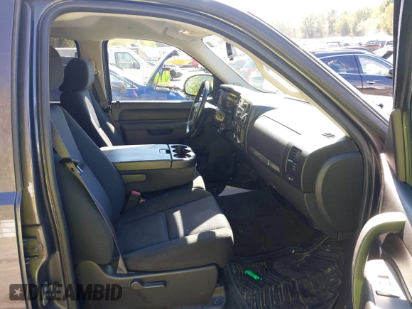 2011 Chevrolet Silverado 1500 LT with VIN 1GCPKSE37BF135726, listed as a IAAI auction lot 40485051 with 137,662 mi miles and . Bid and sale history available at DreamBid. Image 5.