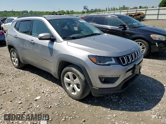 2018 Jeep Compass Latitude z VIN 3C4NJDBB6JT392821, wystawiony jako Copart lot #57628865 z przebiegiem 217 327 mil mil oraz Szkoda całkowita • Salvage title. Historia ofert i sprzedaży dostępna na DreamBid. Obrazek 13.