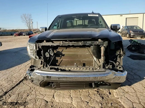 2020 GMC Sierra 1500 SLT with VIN 3GTU9DED4LG142975, listed as a Copart auction lot 84198524 with 96,159 mi miles and Salvage Title. Bid and sale history available at carsss.com. Image 10.