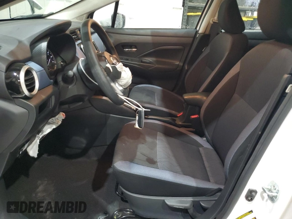 2025 Nissan Versa SV z VIN 3N1CN8EV7SL821512, wystawiony jako Copart lot #58159835 z przebiegiem 12 282 mil mil oraz Nie do naprawy • Non repairable. Historia ofert i sprzedaży dostępna na DreamBid. Obrazek 7.