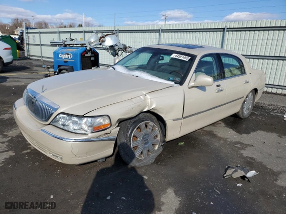 2003 Lincoln Town Car Cartier with VIN 1LNHM83WX3Y704827, listed as a Copart auction lot 44561495 with 89,936 mi miles and Salvage Title. Bid and sale history available at carsss.com. Image 1.