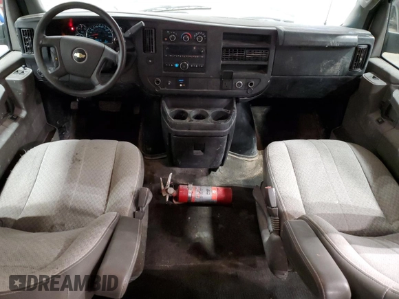 2017 Chevrolet Express Passenger LT z VIN 1GAZGPFF6H1147784, wystawiony jako Copart lot #84001734 z przebiegiem 237 613 mil mil oraz Czysty tytuł • Clean title. Historia ofert i sprzedaży dostępna na DreamBid. Obrazek 8.
