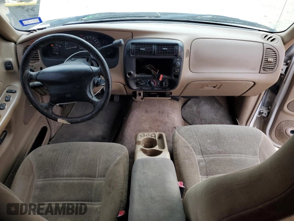 1999 Ford Explorer с VIN 1FMYU22E3XUA62129, выставлен на аукционе Copart как лот 87883565 с пробегом 250 605 миль миль и Списание • Salvage title. История ставок и продаж доступна на DreamBid. Изображение 8.