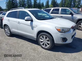 2014 Mitsubishi Outlander SE z VIN 4A4AP4AU3EE024904, wystawiony jako IAAI lot #42373011 z przebiegiem 121 482 mil mil oraz . Historia ofert i sprzedaży dostępna na DreamBid. Obrazek 1.