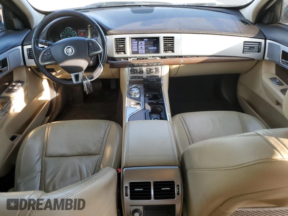 2012 Jaguar XF z VIN SAJWA0FB5CLS58499, wystawiony jako Copart lot #42300995 z przebiegiem 146 214 mil mil oraz Szkoda całkowita • Salvage title. Historia ofert i sprzedaży dostępna na DreamBid. Obrazek 8.
