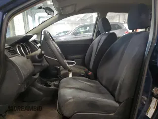 2009 Nissan Versa 1.6 z VIN 3N1CC11E49L458857, wystawiony jako Copart lot #59195275 z przebiegiem 100 351 mil mil oraz Szkoda całkowita • Salvage title. Historia ofert i sprzedaży dostępna na DreamBid. Obrazek 7.