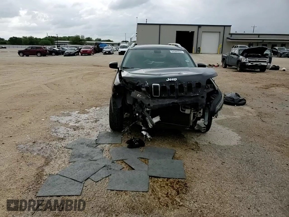2019 Jeep Cherokee Latitude z VIN 1C4PJLCBXKD149943, wystawiony jako Copart lot #54366825 z przebiegiem 137 269 mil mil oraz Szkoda całkowita • Salvage title. Historia ofert i sprzedaży dostępna na DreamBid. Obrazek 15.