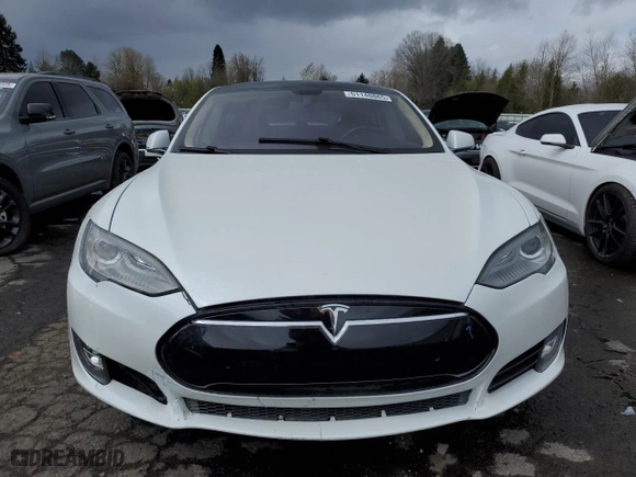 2013 Tesla Model S with VIN 5YJSA1CG3DFP16662, listed as a Copart auction lot 51140865 with 105211 miles and Salvage Title. Bid and sale history available at carsss.com. Image 5.