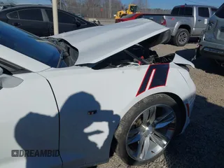 2016 Chevrolet Camaro 2LT z VIN 1G1FD1RS5G0124566, wystawiony jako IAAI lot #41691391 z przebiegiem 62 726 mil mil oraz . Historia ofert i sprzedaży dostępna na DreamBid. Obrazek 18.