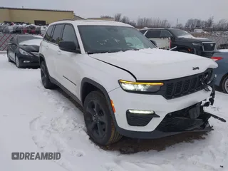 2024 Jeep Grand Cherokee Limited z VIN 1C4RJHBG5RC223711, wystawiony jako IAAI lot #41314685 z przebiegiem 11 558 mil mil oraz . Historia ofert i sprzedaży dostępna na DreamBid. Obrazek 1.
