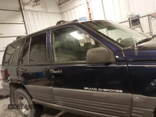 1997 Jeep Grand Cherokee Laredo with VIN 1J4GZ58S8VC675487, listed as a IAAI auction lot 41034046 with 243,284 mi miles. Bid and sale history available at carsss.com. Image 13.
