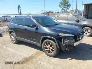 2016 Jeep Cherokee Latitude z VIN 1C4PJMCB5GW143405, wystawiony jako IAAI lot #41973809 z przebiegiem 132 603 mil mil oraz . Historia ofert i sprzedaży dostępna na DreamBid. Obrazek 1.