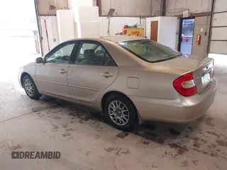 2004 Toyota Camry LE z VIN 4T1BE32K84U896326, wystawiony jako IAAI lot #42409807 z przebiegiem 163 984 mil mil oraz . Historia ofert i sprzedaży dostępna na DreamBid. Obrazek 3.
