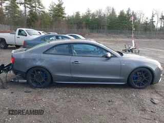 2016 Audi A5 Premium Plus z VIN WAUM2AFR8GA028573, wystawiony jako IAAI lot #40973203 z przebiegiem 72 463 mil mil oraz . Historia ofert i sprzedaży dostępna na DreamBid. Obrazek 14.