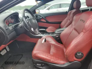 2004 Pontiac GTO z VIN 6G2VX12G04L206500, wystawiony jako Copart lot #55048785 z przebiegiem 102 254 mil mil oraz Szkody całkowita. Historia ofert i sprzedaży dostępna na DreamBid. Obrazek 7.