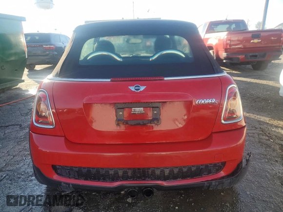 2010 MINI Convertible S z VIN WMWMS3C52ATZ85466, wystawiony jako Copart lot #81320914 z przebiegiem 143 183 mil mil oraz Szkoda całkowita • Salvage title. Historia ofert i sprzedaży dostępna na DreamBid. Obrazek 6.