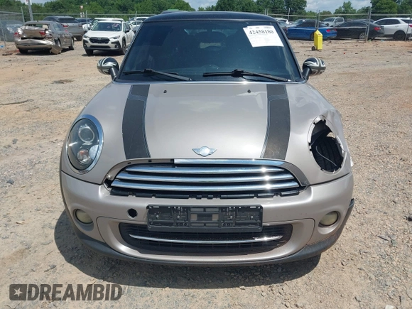 2012 MINI Hardtop z VIN WMWSU3C55CT369622, wystawiony jako IAAI lot #42458180 z przebiegiem 141 444 mil mil oraz . Historia ofert i sprzedaży dostępna na DreamBid. Obrazek 12.