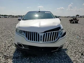 2011 Lincoln MKX z VIN 2LMDJ8JKXBBJ32276, wystawiony jako Copart lot #55921665 z przebiegiem 138 227 mil mil oraz Szkoda całkowita • Salvage title. Historia ofert i sprzedaży dostępna na DreamBid. Obrazek 13.
