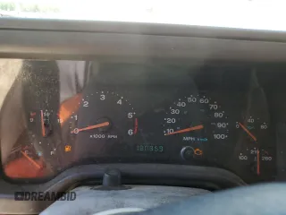 2001 Jeep Wrangler Sahara z VIN 1J4FA59S81P321490, wystawiony jako Copart lot #57320005 z przebiegiem 180 959 mil mil oraz Szkoda całkowita • Salvage title. Historia ofert i sprzedaży dostępna na DreamBid. Obrazek 9.