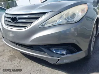 2014 Hyundai Sonata SE with VIN 5NPEC4AC7EH863868, listed as a IAAI auction lot 41687243 with 95,653 mi miles. Bid and sale history available at carsss.com. Image 18.