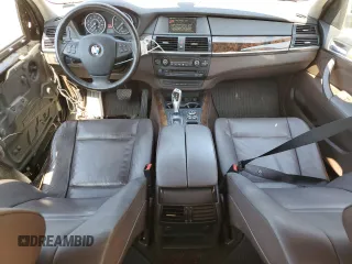 2012 BMW X5 35i z VIN 5UXZV4C52CL748838, wystawiony jako Copart lot #58051155 z przebiegiem 224 088 mil mil oraz Czysty tytuł • Clean title. Historia ofert i sprzedaży dostępna na DreamBid. Obrazek 8.