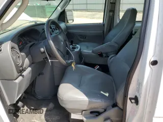 2004 Ford Econoline Passenger XL with VIN 1FBSS31L84HA53604, listed as a Copart auction lot 54428125 with 165,114 mi miles and Clean title. Bid and sale history available at DreamBid. Image 7.