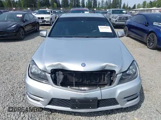 2012 Mercedes-Benz C 300 Sport z VIN WDDGF8BB7CR238797, wystawiony jako IAAI lot #42119641 z przebiegiem 168 348 mil mil oraz . Historia ofert i sprzedaży dostępna na DreamBid. Obrazek 13.