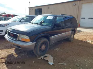 2000 GMC Jimmy SLE Convenience with VIN 1GKDT13W8Y2168245, listed as a IAAI auction lot 41348643 with 285,714 mi miles. Bid and sale history available at carsss.com. Image 2.