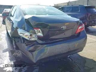 2008 Toyota Camry LE z VIN 4T4BE46K78R040785, wystawiony jako IAAI lot #42338481 z przebiegiem 90 926 mil mil oraz . Historia ofert i sprzedaży dostępna na DreamBid. Obrazek 6.