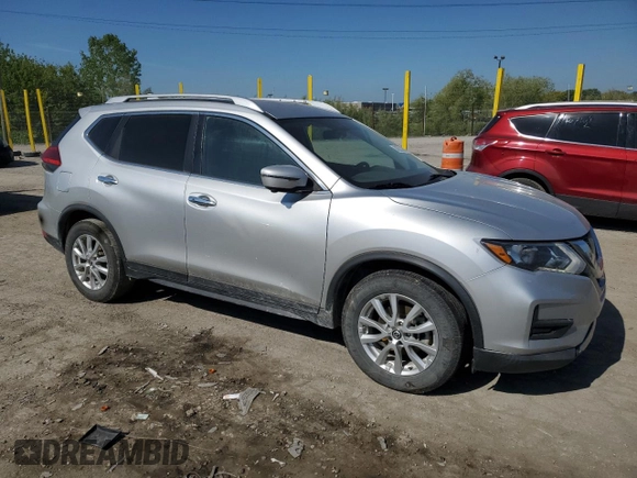2017 Nissan Rogue SV z VIN KNMAT2MT0HP573690, wystawiony jako Copart lot #56363335 z przebiegiem 177 919 mil mil oraz Czysty tytuł • Clean title. Historia ofert i sprzedaży dostępna na DreamBid. Obrazek 4.