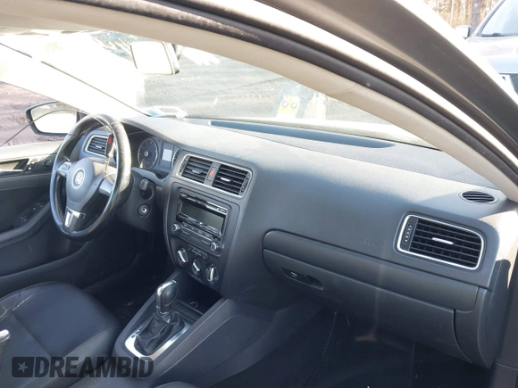 2012 Volkswagen Jetta Sedan SE w/Convenience PZEV with VIN 3VWDP7AJ9CM401574, listed as a IAAI auction lot 41488491 with 120,498 mi miles. Bid and sale history available at carsss.com. Image 5.