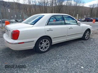 2004 Hyundai XG350 with VIN KMHFU45E74A295703, listed as a IAAI auction lot 41812146 with 176,111 mi miles. Bid and sale history available at carsss.com. Image 4.