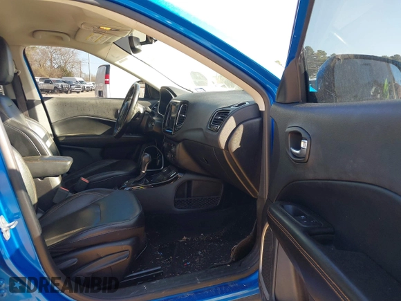 2020 Jeep Compass Limited with VIN 3C4NJDCB3LT127100, listed as a IAAI auction lot 41767535 with 114,114 mi miles. Bid and sale history available at carsss.com. Image 5.