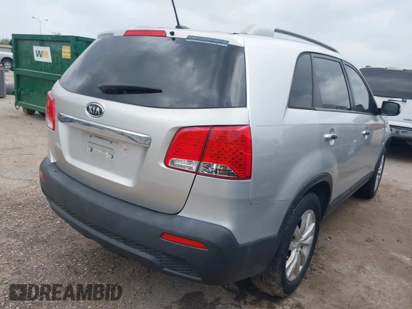 2011 Kia Sorento LX with VIN 5XYKT4A28BG086050, listed as a IAAI auction lot 41927414 with 177,402 mi miles. Bid and sale history available at carsss.com. Image 4.