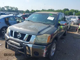 2004 Nissan Titan SE z VIN 1N6AA07A64N548266, wystawiony jako IAAI lot #42596026 z przebiegiem 204 226 mil mil oraz . Historia ofert i sprzedaży dostępna na DreamBid. Obrazek 6.