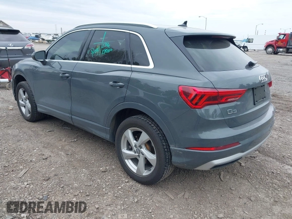 2020 Audi Q3 Premium z VIN WA1AECF36L1083306, wystawiony jako IAAI lot #42070799 z przebiegiem 47 610 mil mil oraz . Historia ofert i sprzedaży dostępna na DreamBid. Obrazek 3.