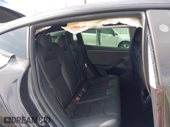 2025 Tesla Model 3 Long Range z VIN 5YJ3E1EA0SF915571, wystawiony jako IAAI lot #42247609 z przebiegiem 3 901 mil mil oraz . Historia ofert i sprzedaży dostępna na DreamBid. Obrazek 8.