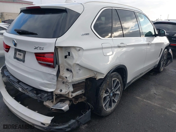 2018 BMW X5 xDrive40e iPerformance with VIN 5UXKT0C58J0V99415, listed as a IAAI auction lot 41391474 with 124,671 mi miles. Bid and sale history available at carsss.com. Image 4.